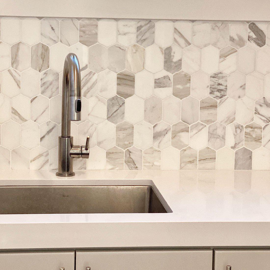 Calacatta Gold Elongated Hexagon Mosaic Tile - Image 4