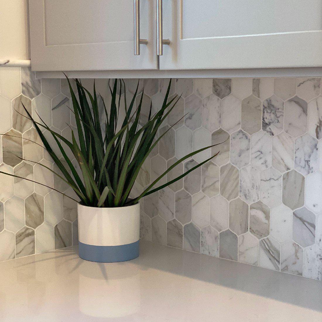 Calacatta Gold Elongated Hexagon Mosaic Tile - Image 8