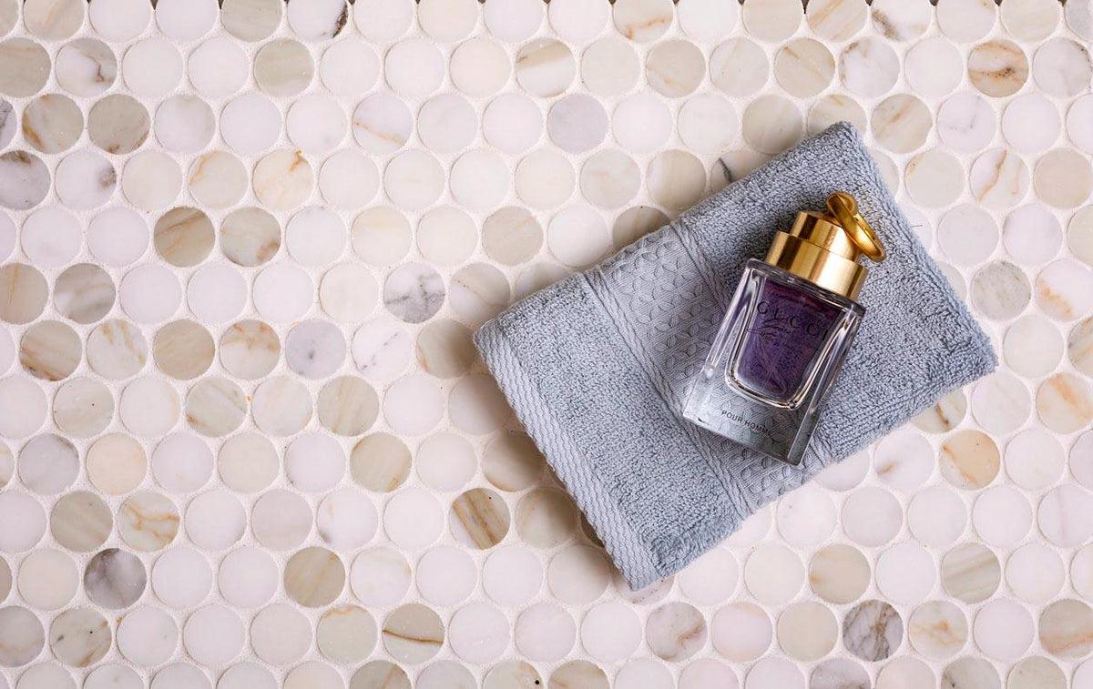 Calacatta Gold Marble 1.2" Penny Tile Polished - Image 4