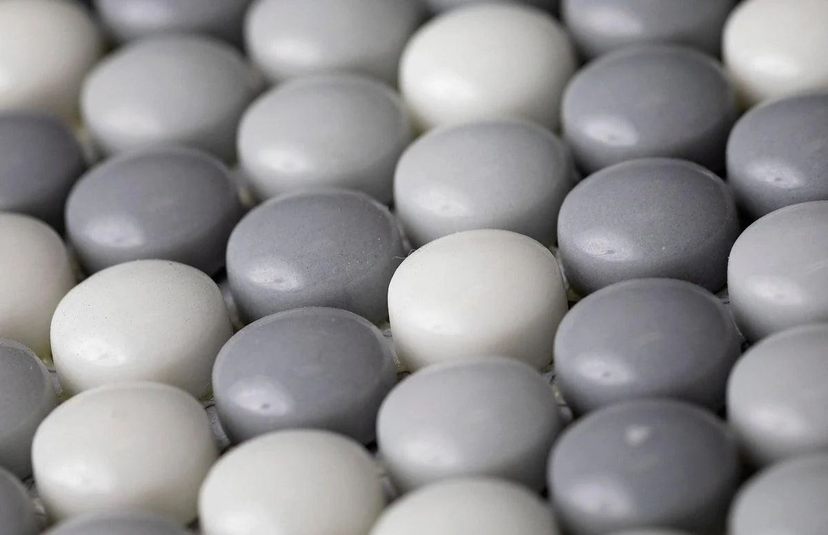 Grey Pearl Penny Recycled Glass Mosaic Tile - Image 11