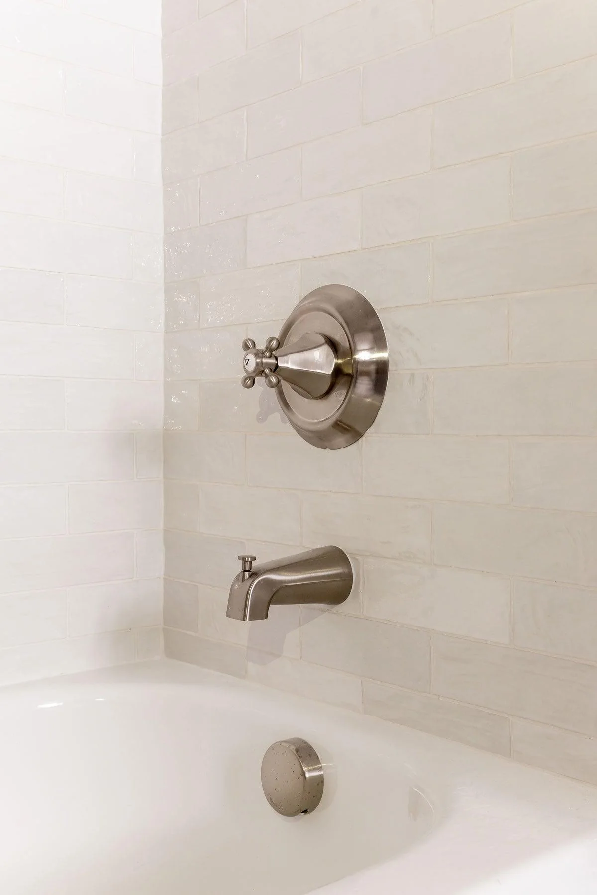 La Riviera Blanc Ceramic Subway Tile 2.5x8 - Image 10